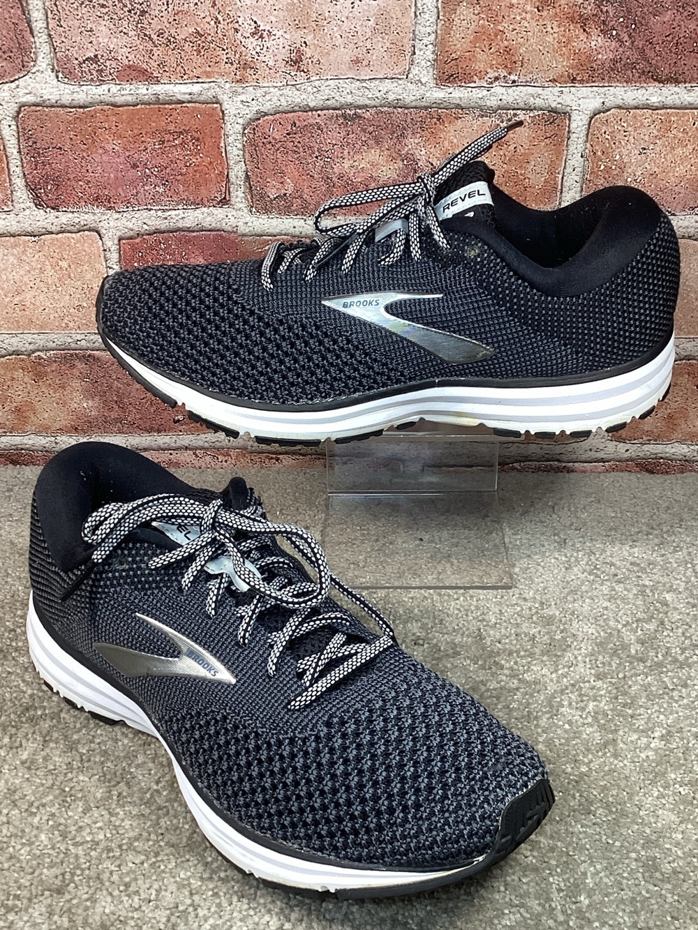 Brooks Revel 2 women’s running shoes sneakers size 9.5